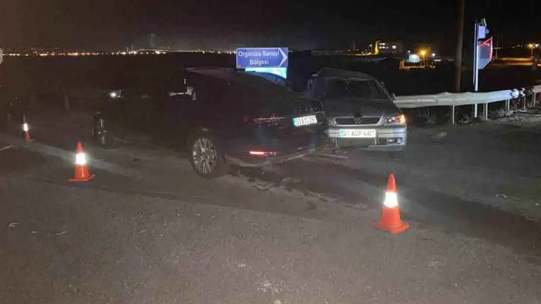 Diyarbakır'da iki otomobil çarpıştı: 1 ölü, 3 yaralı