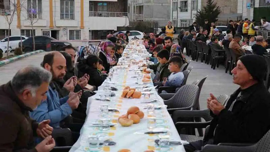 Haliliye'de Ramazan bereketi iftar sofrası ile yaşatılıyor