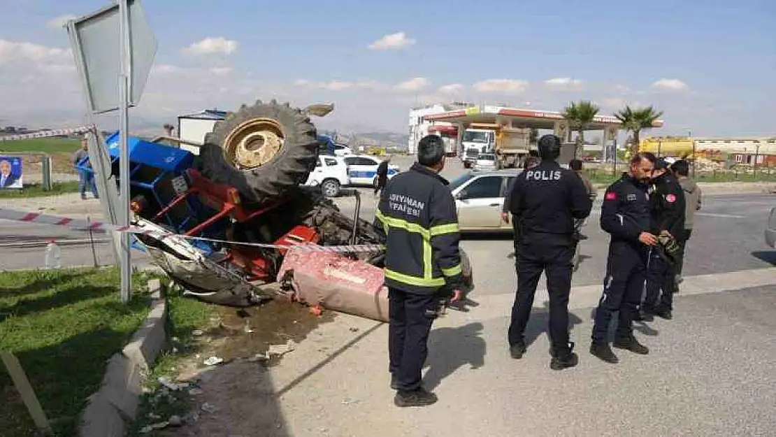 Otomobille çarpışan traktör devrildi: 1 ağır yaralı