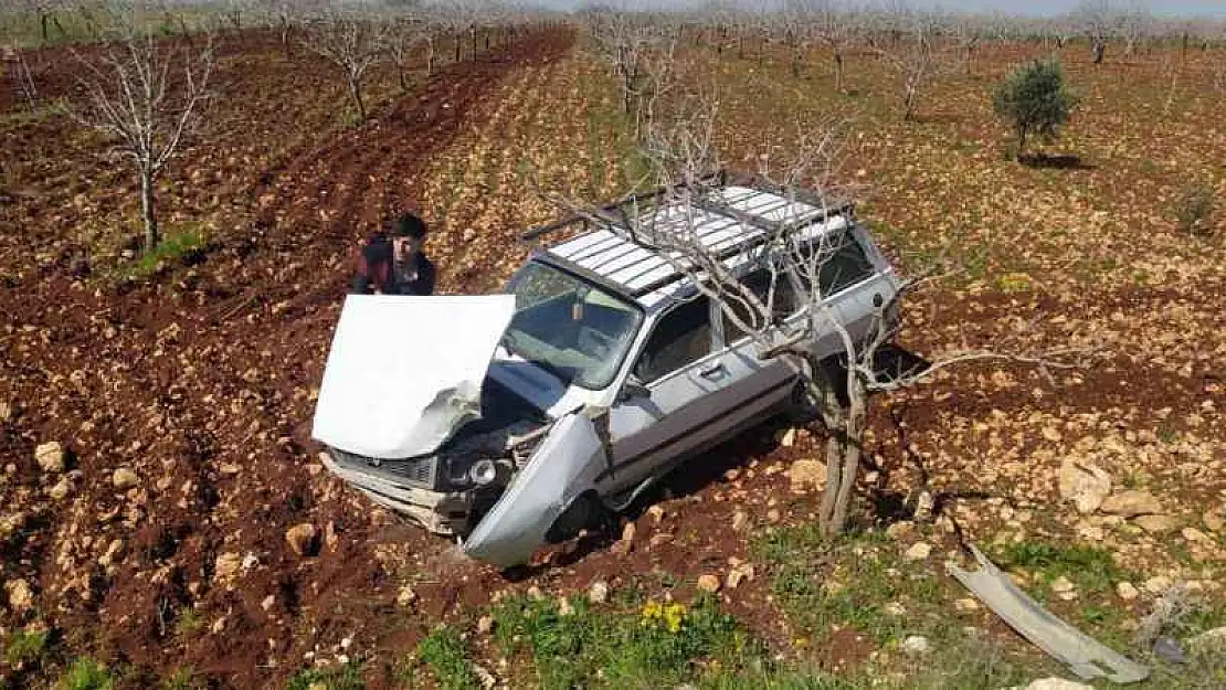 Devrilen otomobilin sürücüsü yaralandı