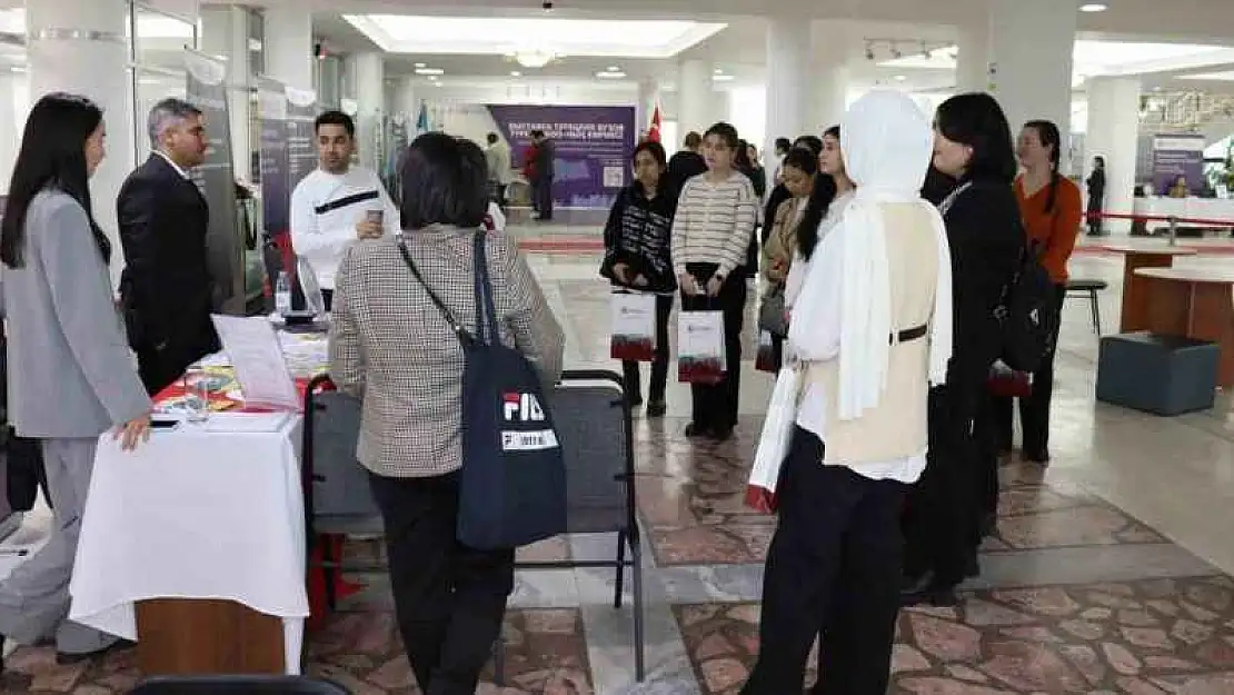 Siirt Üniversitesi Kazakistan'da Uluslararası Eğitim Fuarına katıldı