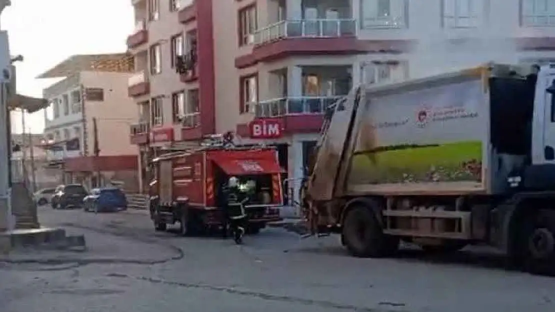 Gaziantep'te çöp kamyonunda çıkan yangını itfaiye söndürdü