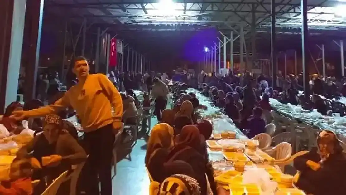 Abdurahmanlar'da imece usulü iftar yemeği geleneği sürüyor