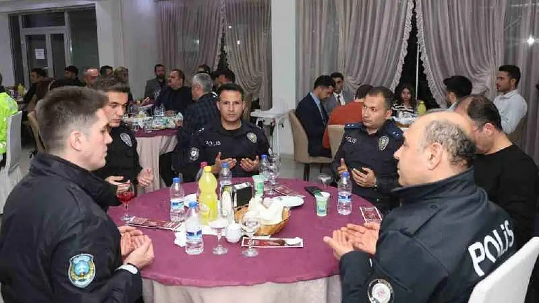 Polisler iftar yemeğinde bir araya geldi