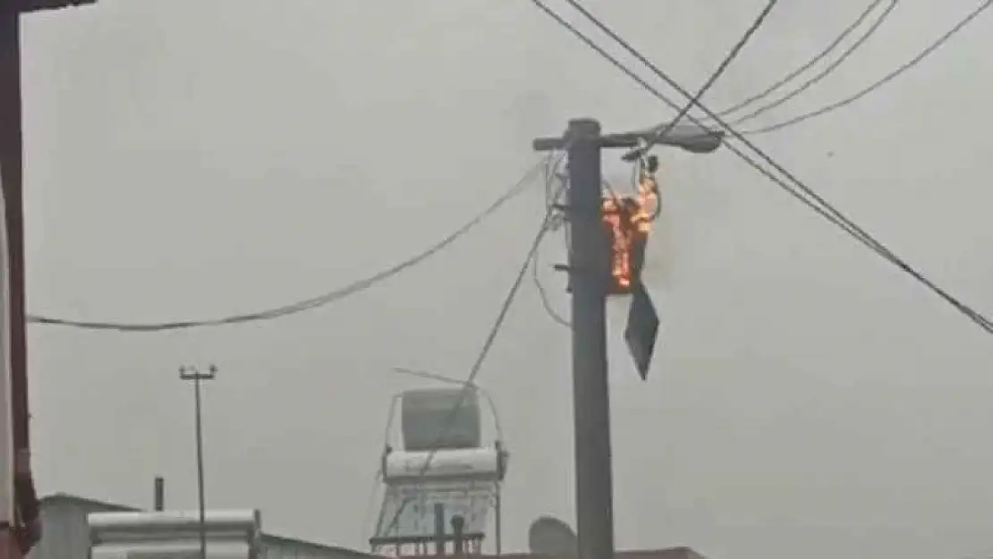 Mardin'de elektrik sayaçlarının içinde olduğu otomasyon panosu yandı