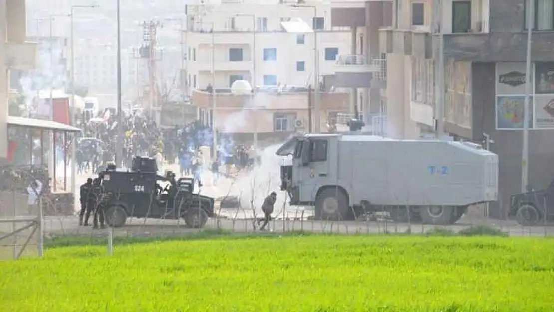 Cizre'de izinsiz gösteriye polis müdahale etti