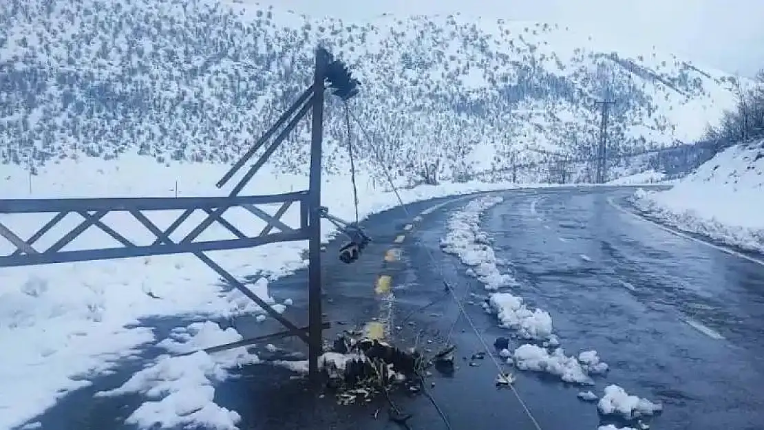 Şırnak'ta olumsuz hava şartlarına rağmen elektrik arızası giderildi