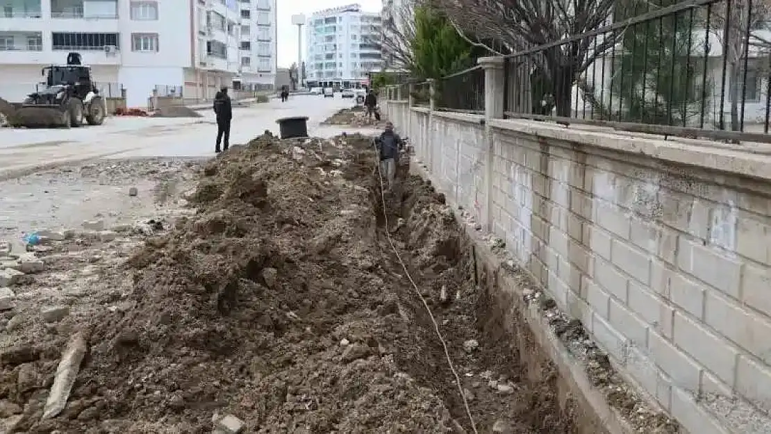 Ergani'de 1,8 kilometrelik yola 60 adet aydınlatma direği