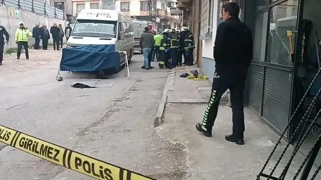 İşçi servisinin altına kalan yaşlı adam hayatını kaybetti