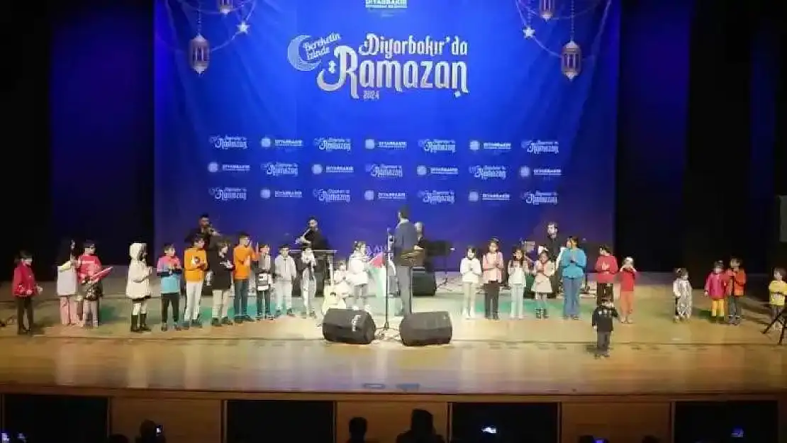 Diyarbakır'da Ramazan'a renk katan söyleşi ve konser etkinliği yapıldı