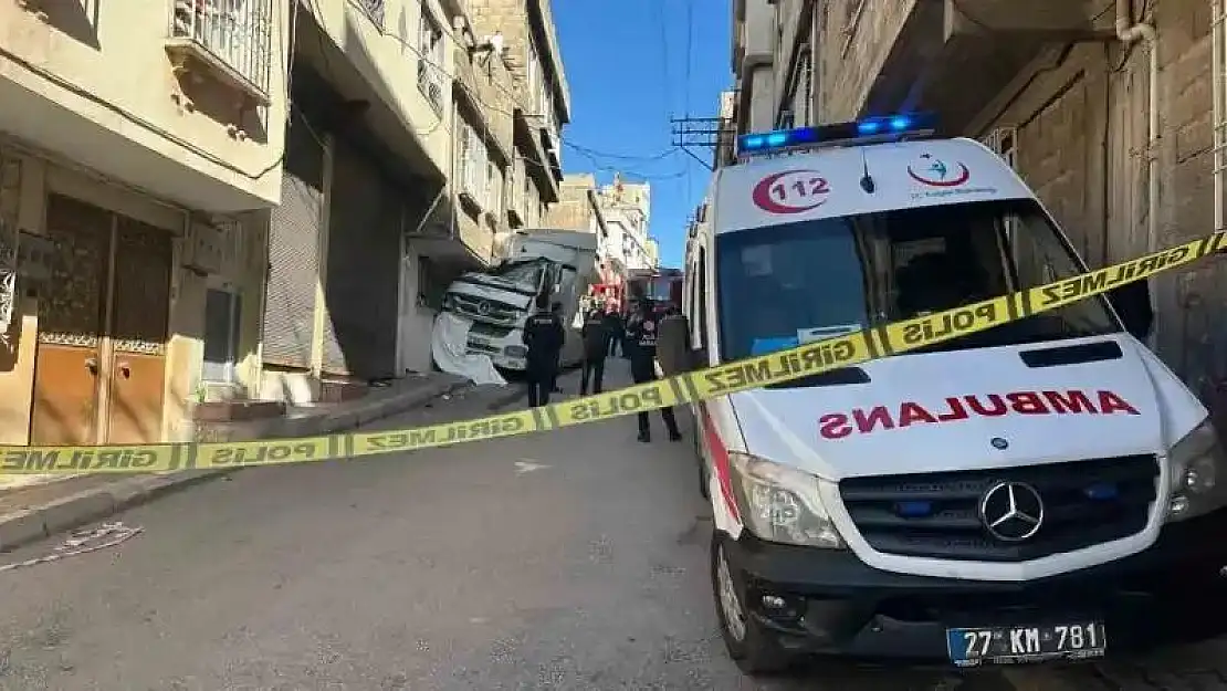 Gaziantep'te feci kaza: Freni boşalan tırın ezdiği kadın hayatını kaybetti