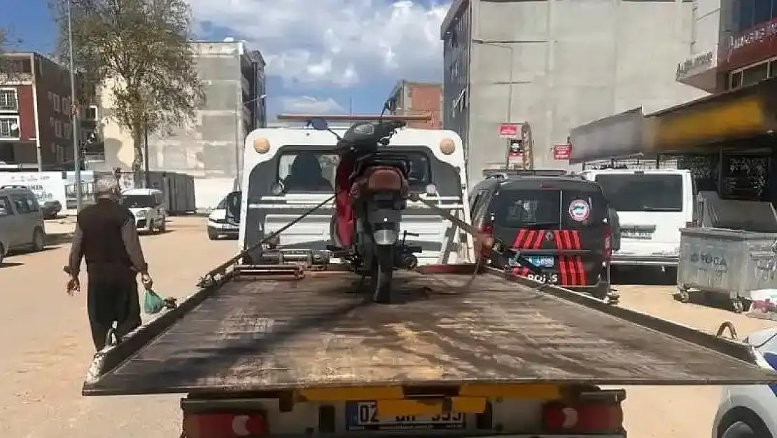 Trafikten men olan motosiklete binen şahsa para cezası kesildi