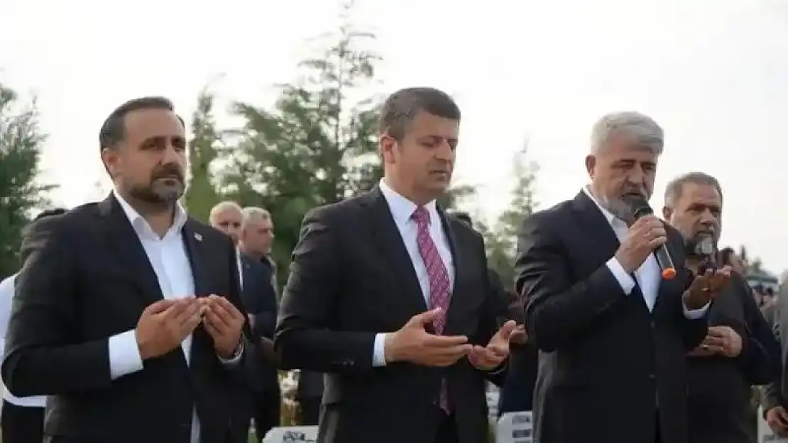 Başkan Tutdere'nin ilk ziyareti mezarlık oldu