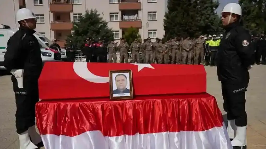 Kalp krizi geçiren polis memuru hayatını kaybetti