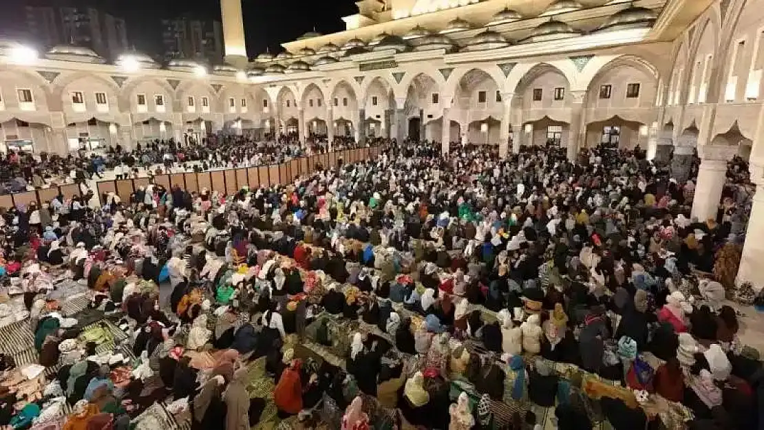 Kadir Gecesi'nde Şahinbey Millet Cami doldu taştı