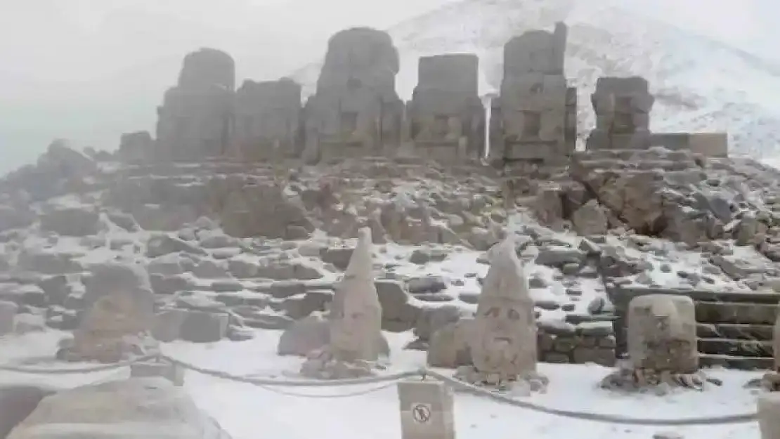 Nemrut Dağı yeniden beyaza büründü