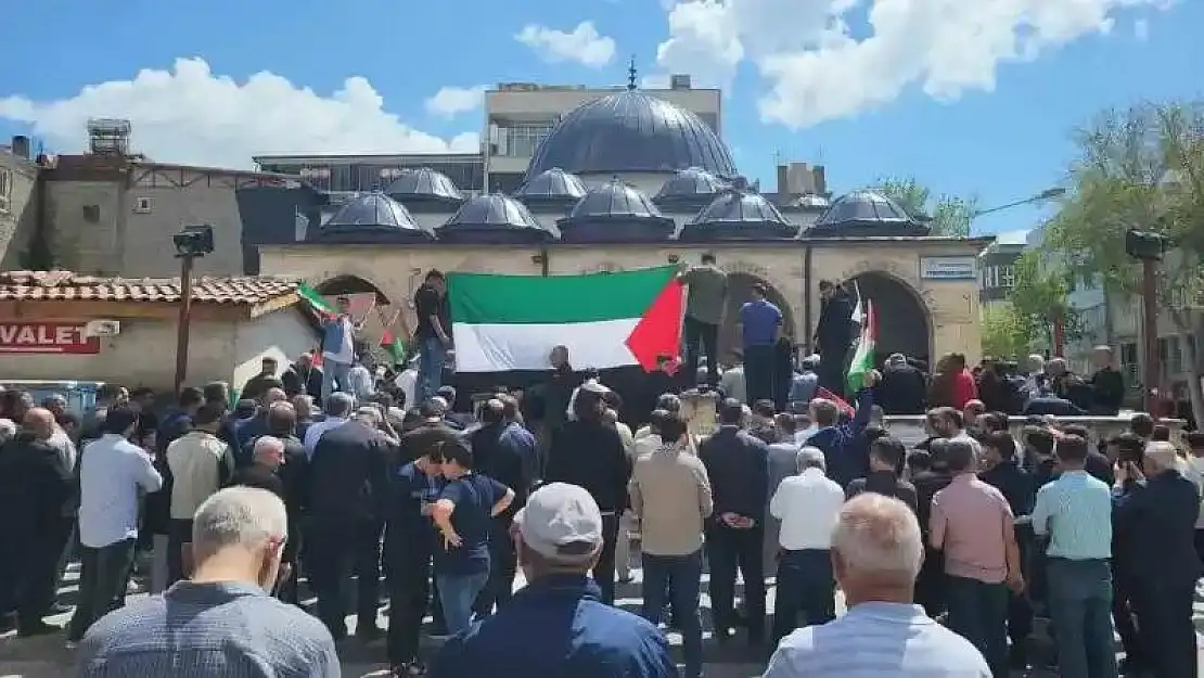 Adıyaman'da İsmail Haniye'nin çocukları ve torunları için gıyabi cenaze namazı kılındı