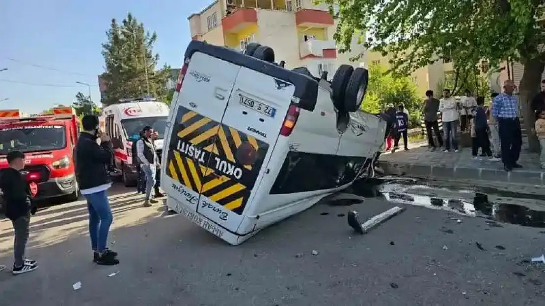 Batman'da minibüs ile otomobil çarpıştı: 4 yaralı