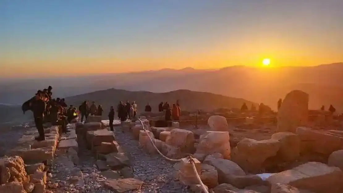 Nemrut Dağı bayram tatilinde 45 bin ziyaretçi ağırladı 