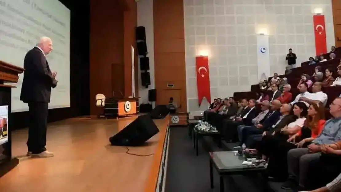 Adıyaman Üniversitesi'nde '21. Yüzyılda Öğretmen Olmak' konulu konferans