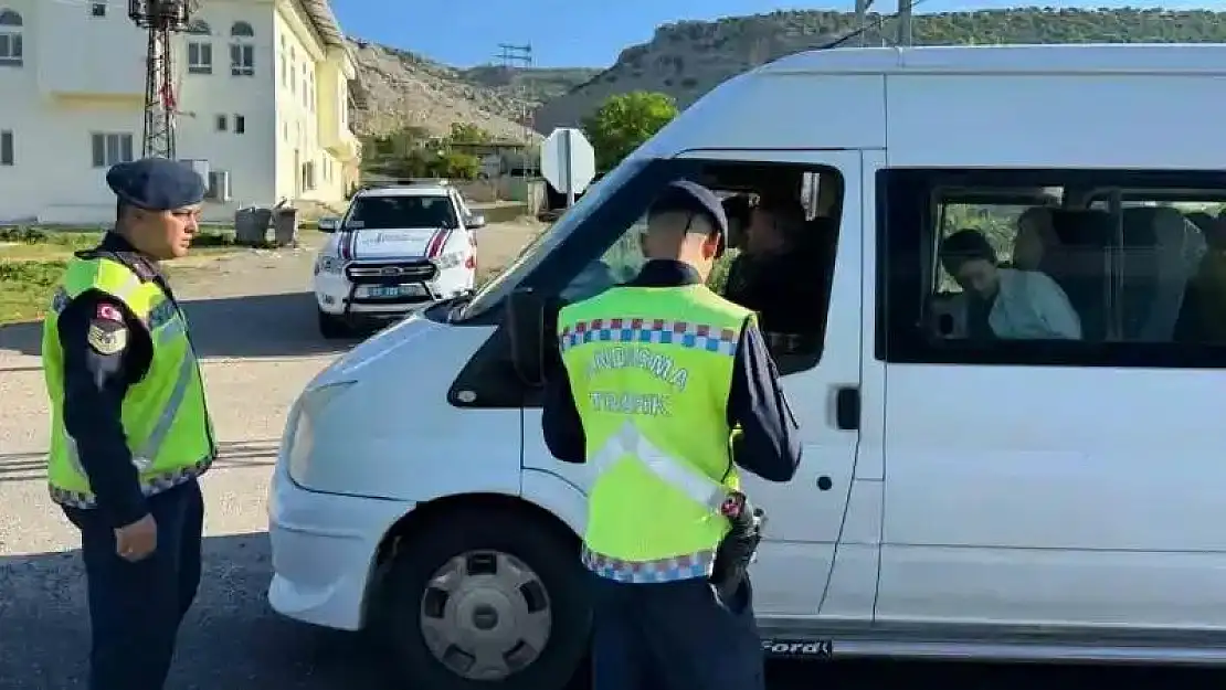 Gaziantep'te jandarma okul servis araçlarını denetledi