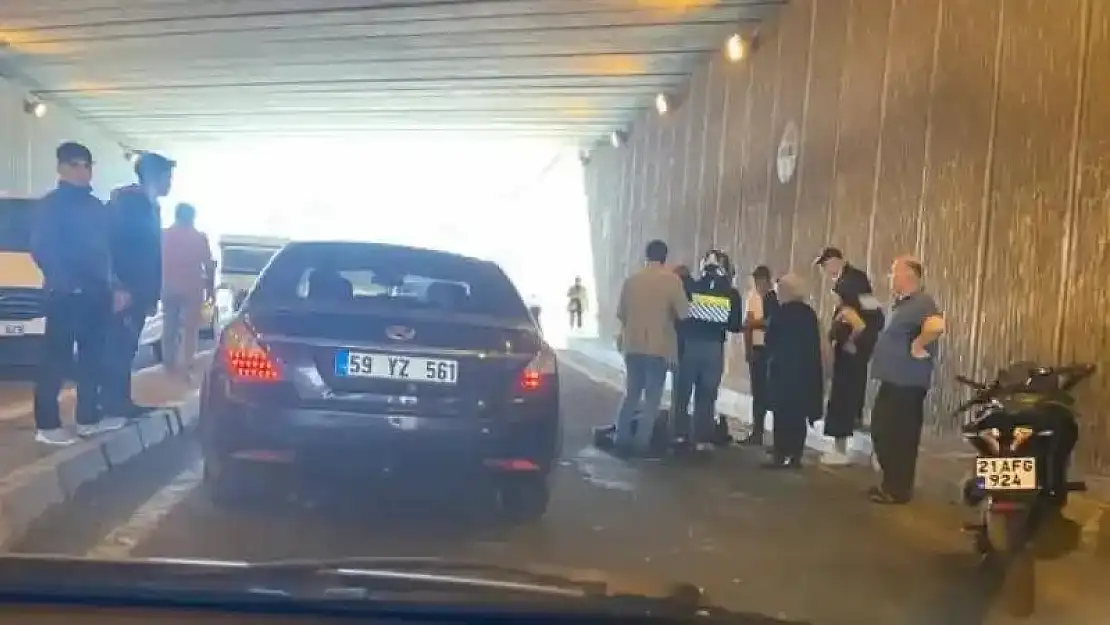 Diyarbakır'da otomobil ile motosiklet çarpıştı: 1 yaralı