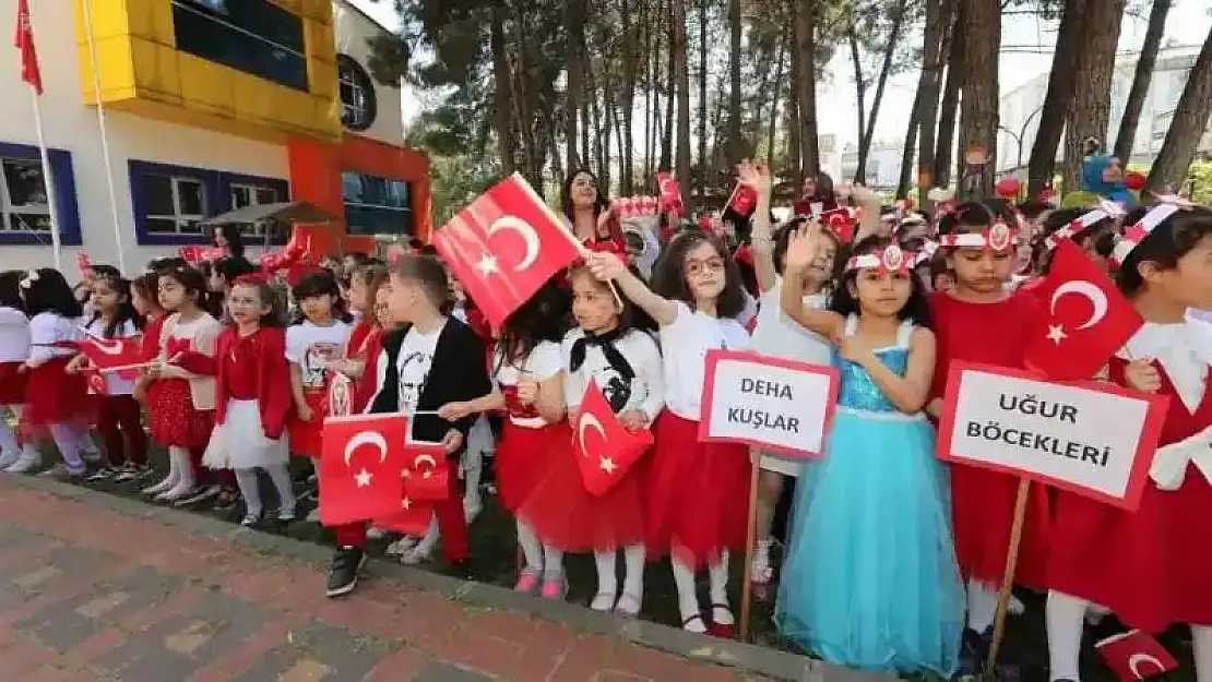 GAÜN'lü minikler 23 Nisan'ı coşkuyla kutladı