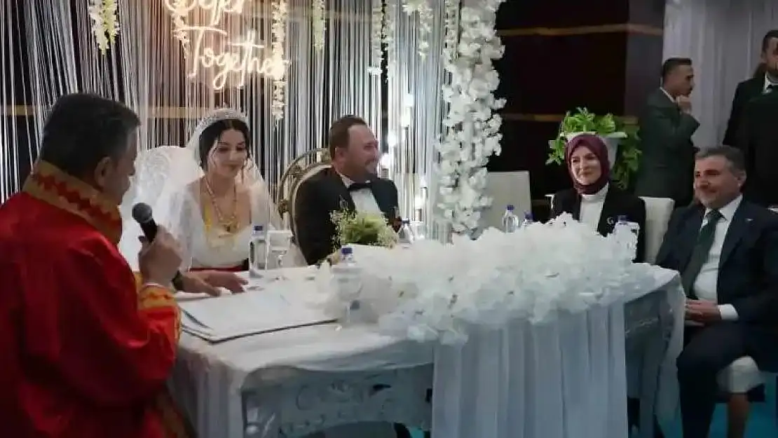 Aile ve Sosyal Hizmetler Bakanı Göktaş, Şırnak'ta Sidar çiftinin nikah şahitliğini yaptı