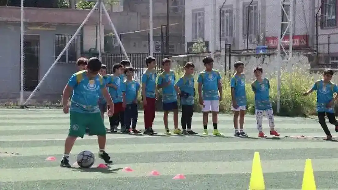 Haliliye Belediyesi Futbol Okulu ile genç yetenekler yetişiyor