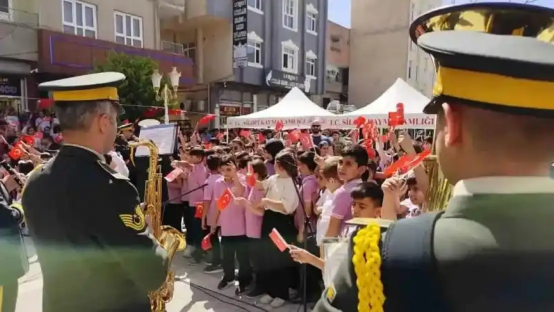 Silopi'de askeri bandodan konser