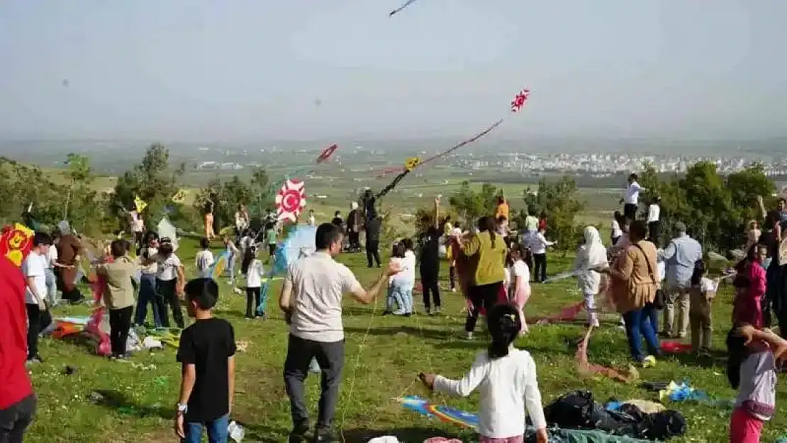 Depremzede çocuklar uçurtma şenliği ile çifte bayram yaşadı