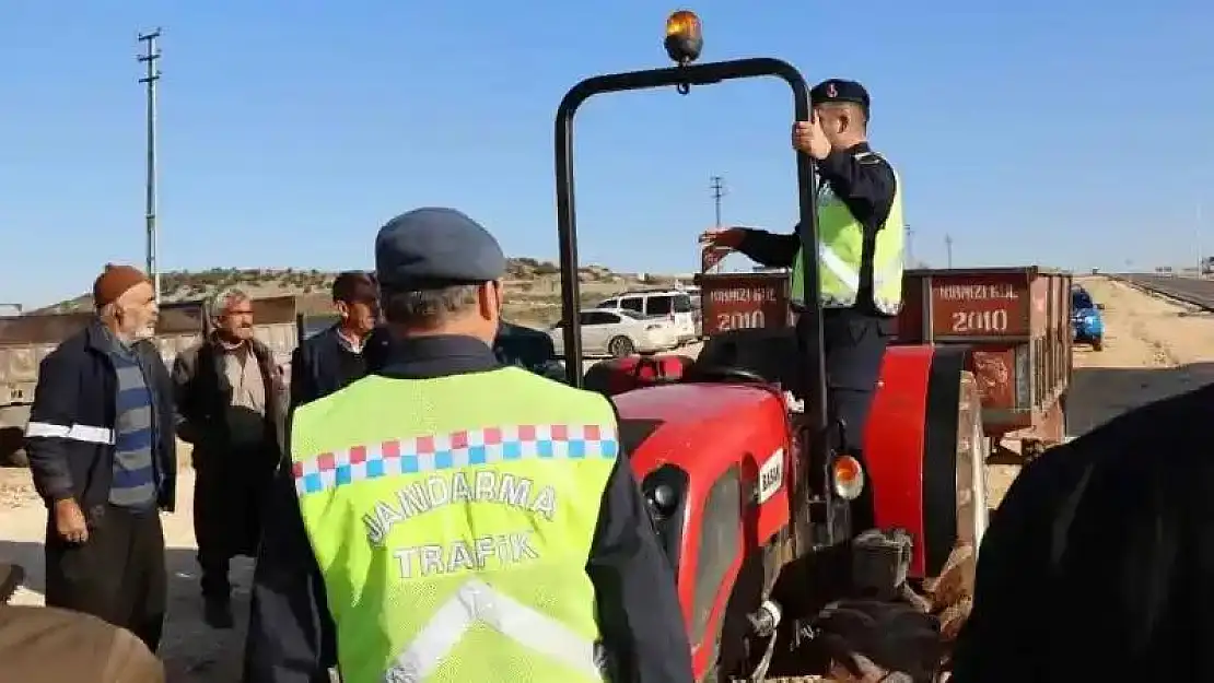 Jandarmadan traktör sürücülerine trafik güvenliği eğitimi