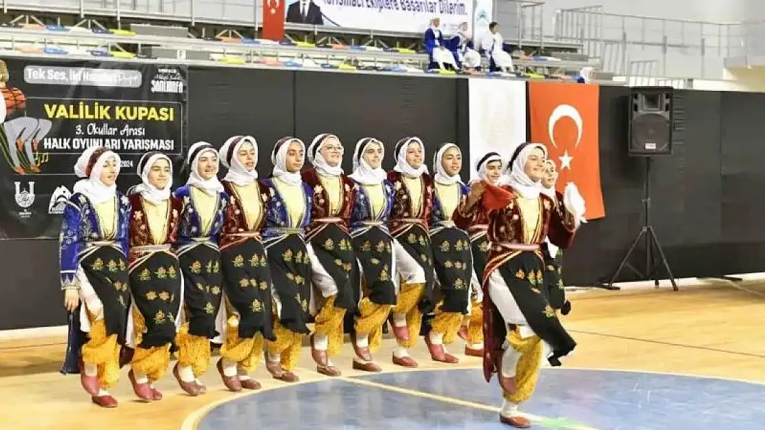 Şanlıurfa'da halk oyunları yarışması renkli görüntülere sahne oldu