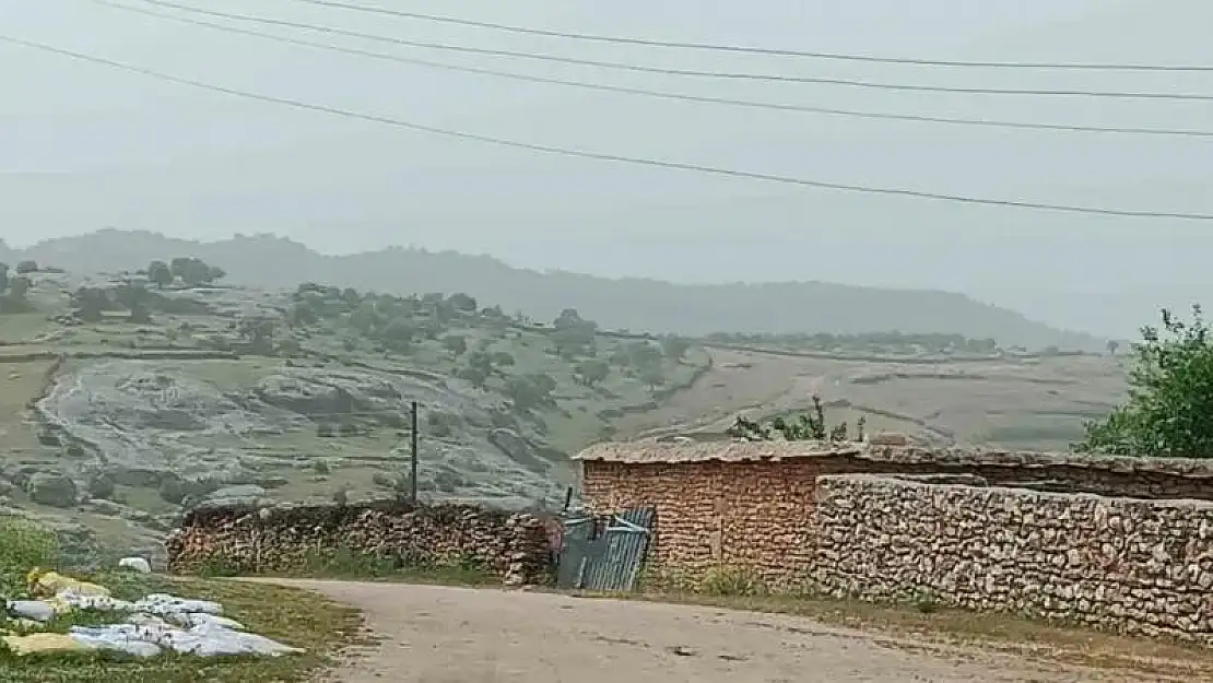 Dicle ilçesinde toz bulutları etkisini gösterdi