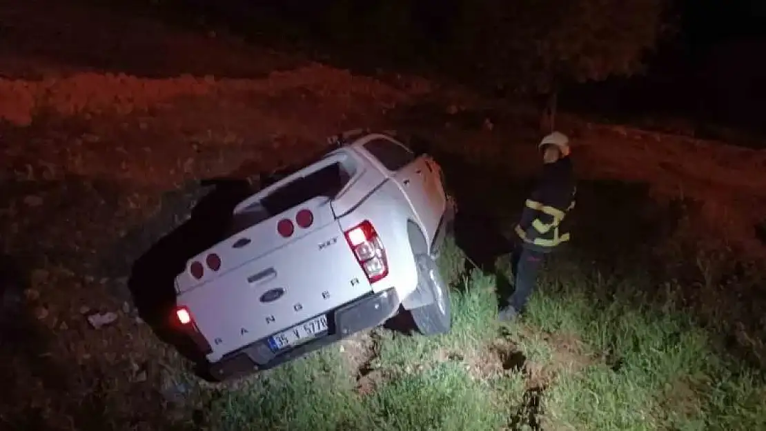 Mardin'de kamyonet devrildi: 3 yaralı