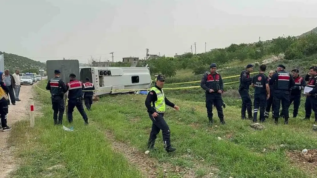 Gaziantep'te astsubayın öldüğü midibüs kazası kamerada