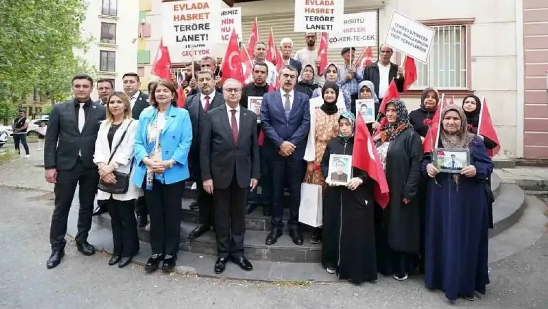 Bakan Tekin'den Diyarbakır annelerine ziyaret