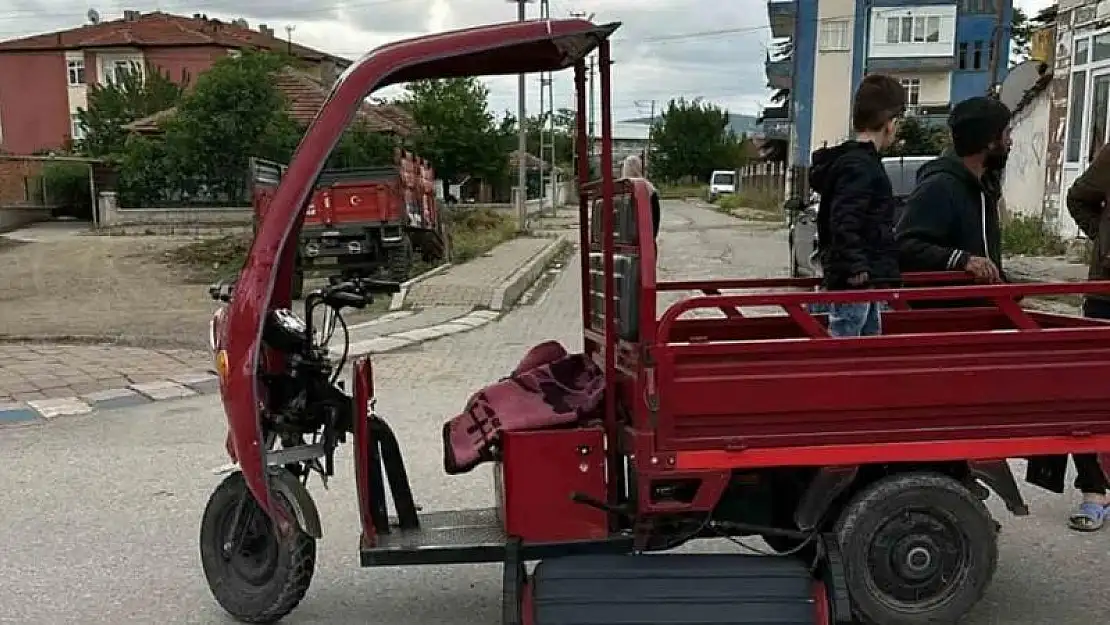 Kırıkkale'de Otomobil ile elektrikli bisiklet çarpıştı: 4 yaralı