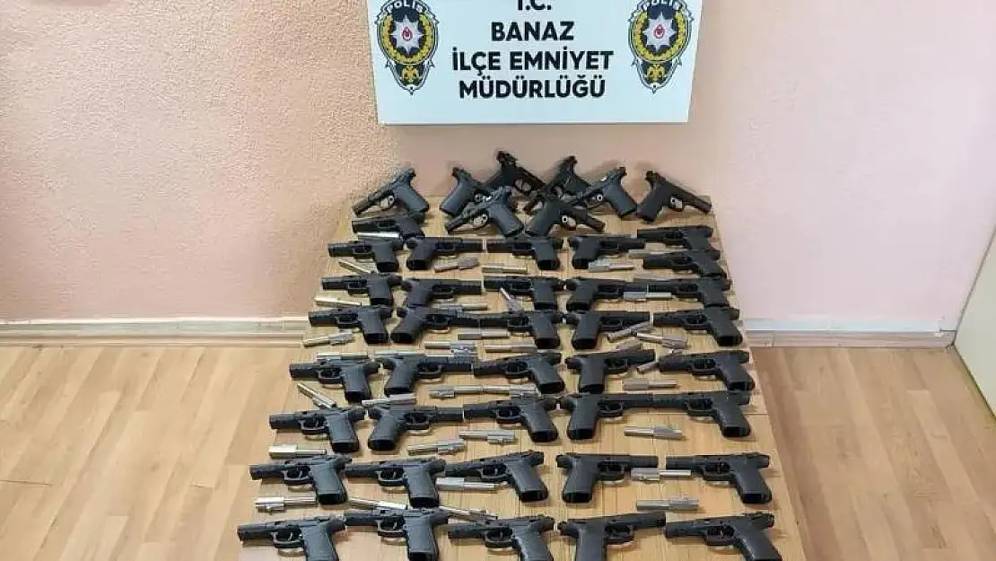 Çekici üzerinde taşınan araçtan 45 adet ruhsatsız tabanca bulundu
