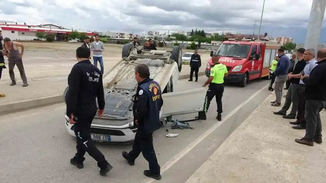 Adıyaman Kahta Yolunda Otomobil, Refüje Çarparak Takla Attı