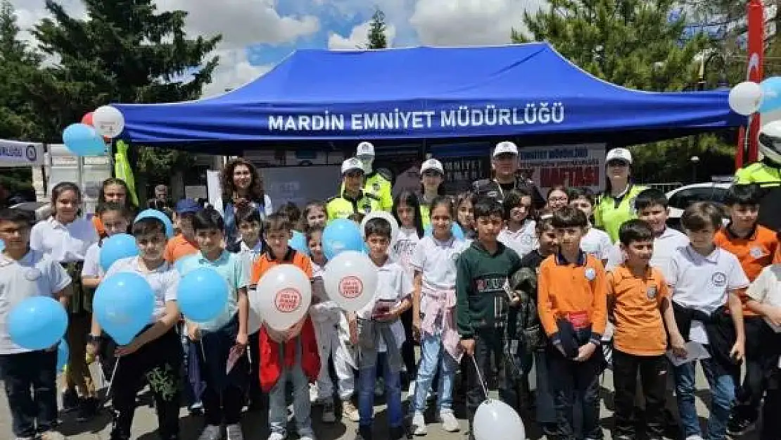 Mardin'de trafik standı kuruldu
