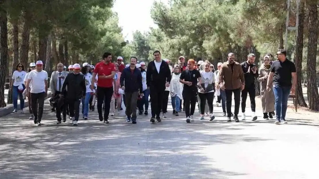 Yılmaz, sağlıklı yaşamı teşvik etmek için yürüdü
