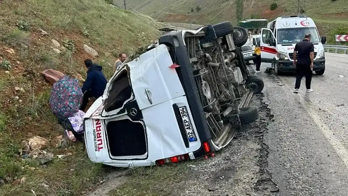 Yolcu minibüsü devrildi: 12 yaralı