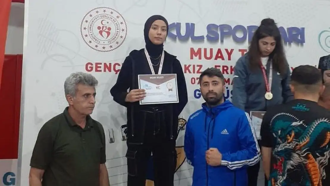 Gölbaşılı öğrenci Muay Thai'de Türkiye 2.cisi oldu