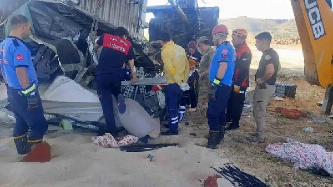 Kontrolden çıkan tır köprüden uçtu: 2 ölü
