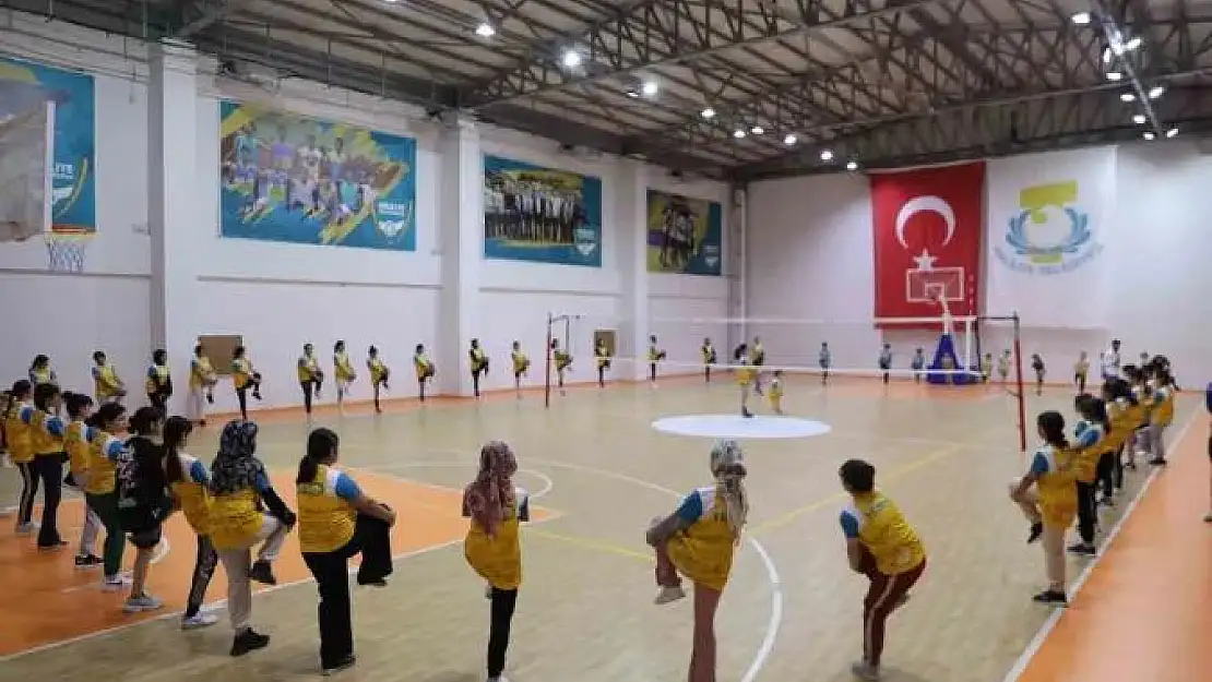 Gençler, belediye ile spor alışkanlığı kazanıyor
