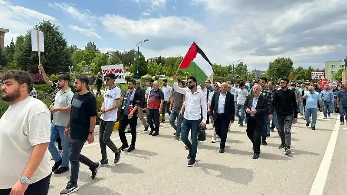 Adıyaman Üniversitesi öğretim üyeleri ve öğrencilerden Gazze'ye destek yürüyüşü