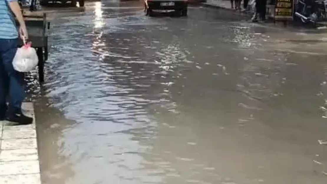 Şanlıurfa'da sağanak yağış etkili oldu
