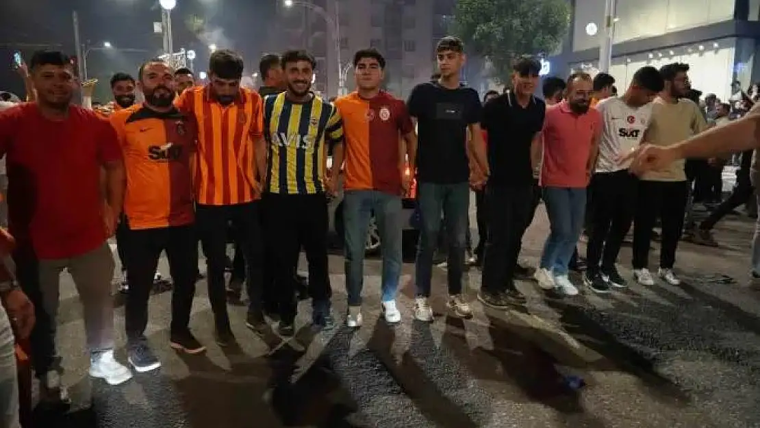 Galatasaray'ın şampiyonluğu Şanlıurfa'da halaylarla kutlandı
