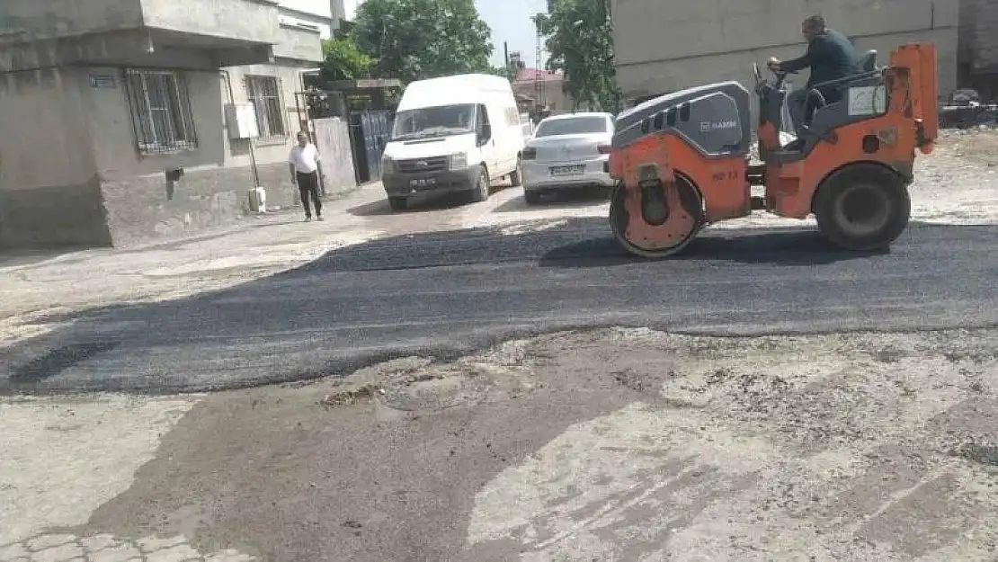 Kahramanmaraş'ta mahallelerde asfalt tamiratı çalışmaları devam ediyor
